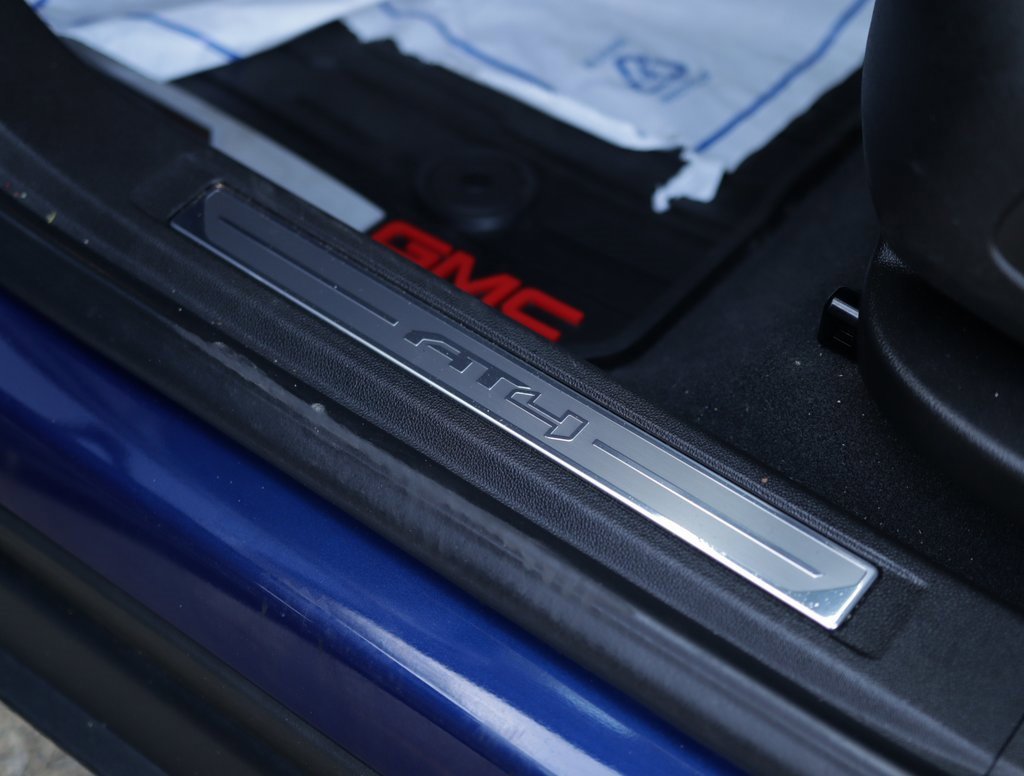 Used 2023 GMC Acadia AT4 image 23