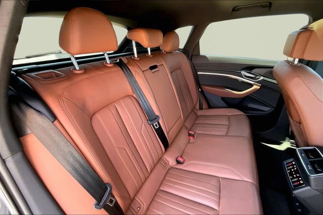 Used 2022 Audi e-tron Premium Plus w/ Premium Plus Package image 29