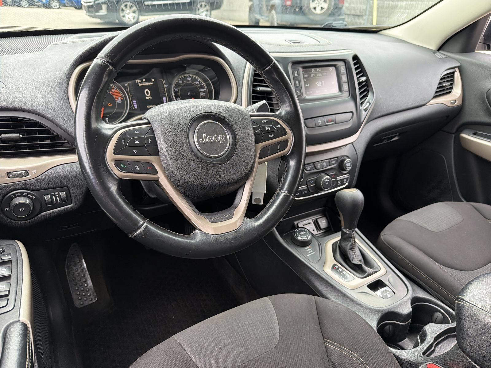 Used 2017 Jeep Cherokee Latitude w/ Safety/Convenience Group AWD/4WD image 17