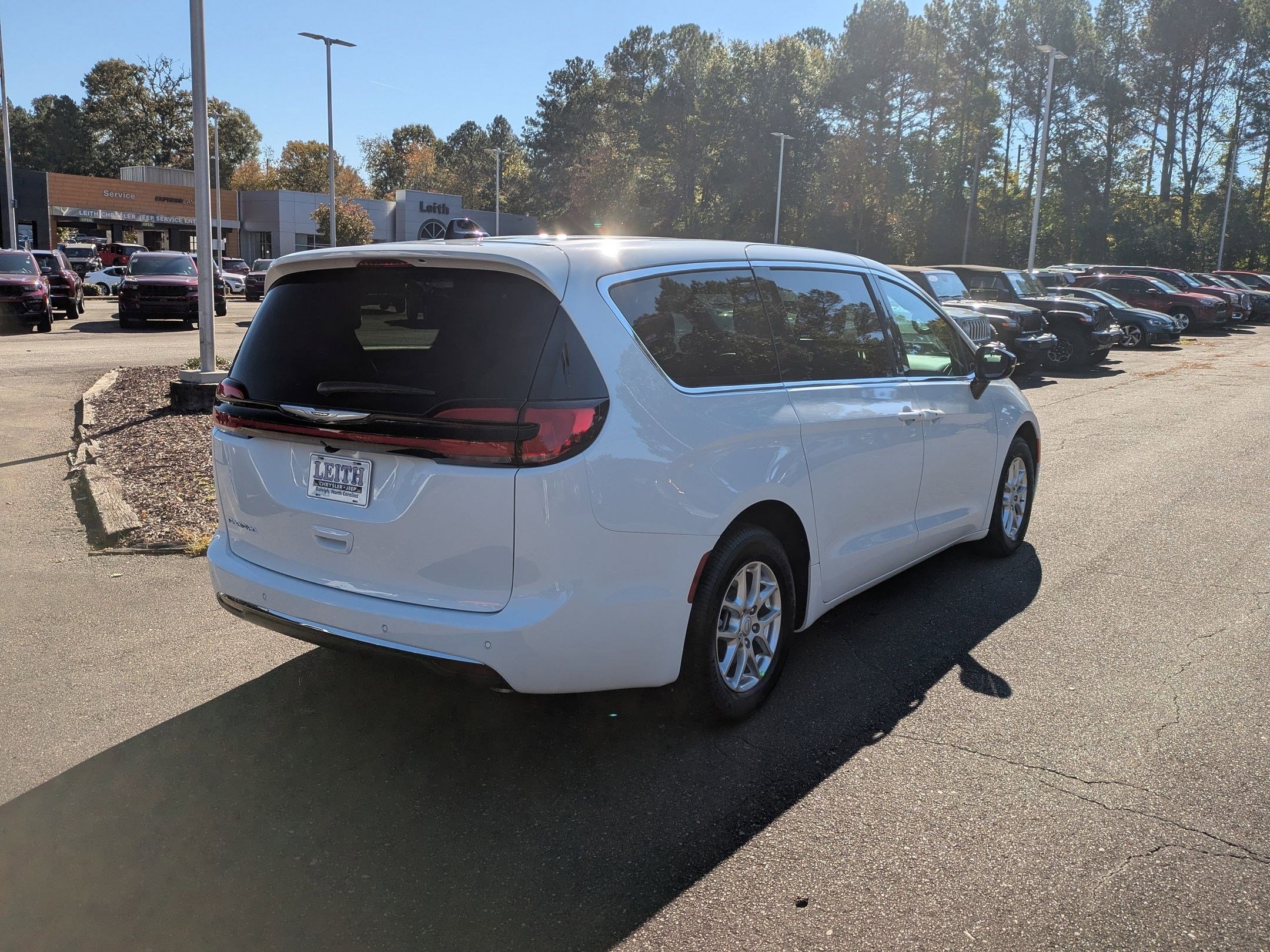 New 2026 Chrysler Pacifica Select image 5