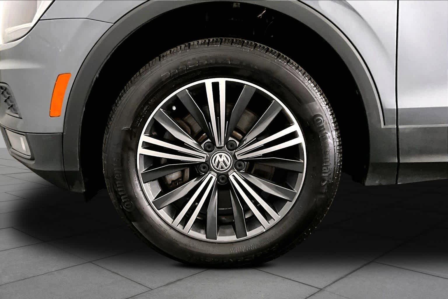 Used 2018 Volkswagen Tiguan SEL AWD/4WD image 11
