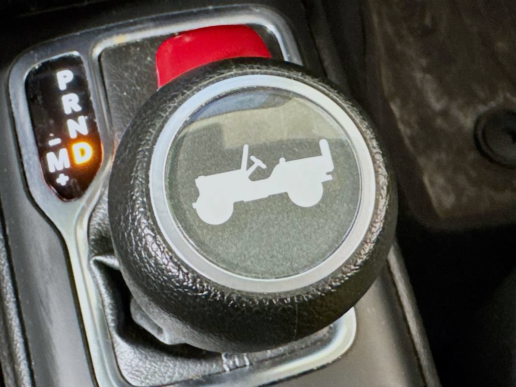 Used 2024 Jeep Wrangler Unlimited AWD/4WD image 15