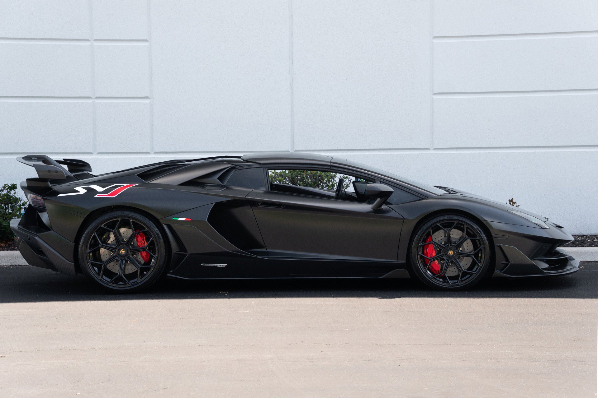 Used 2020 Lamborghini Aventador SVJ AWD/4WD image 9