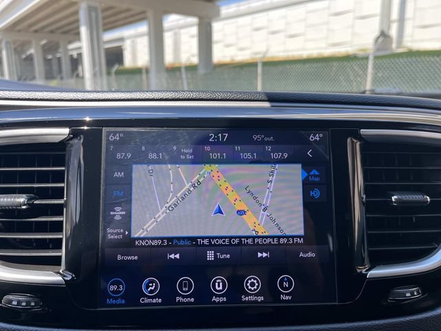 Used 2020 Chrysler Pacifica Touring w/ Advanced Safetytec Group FWD image 11