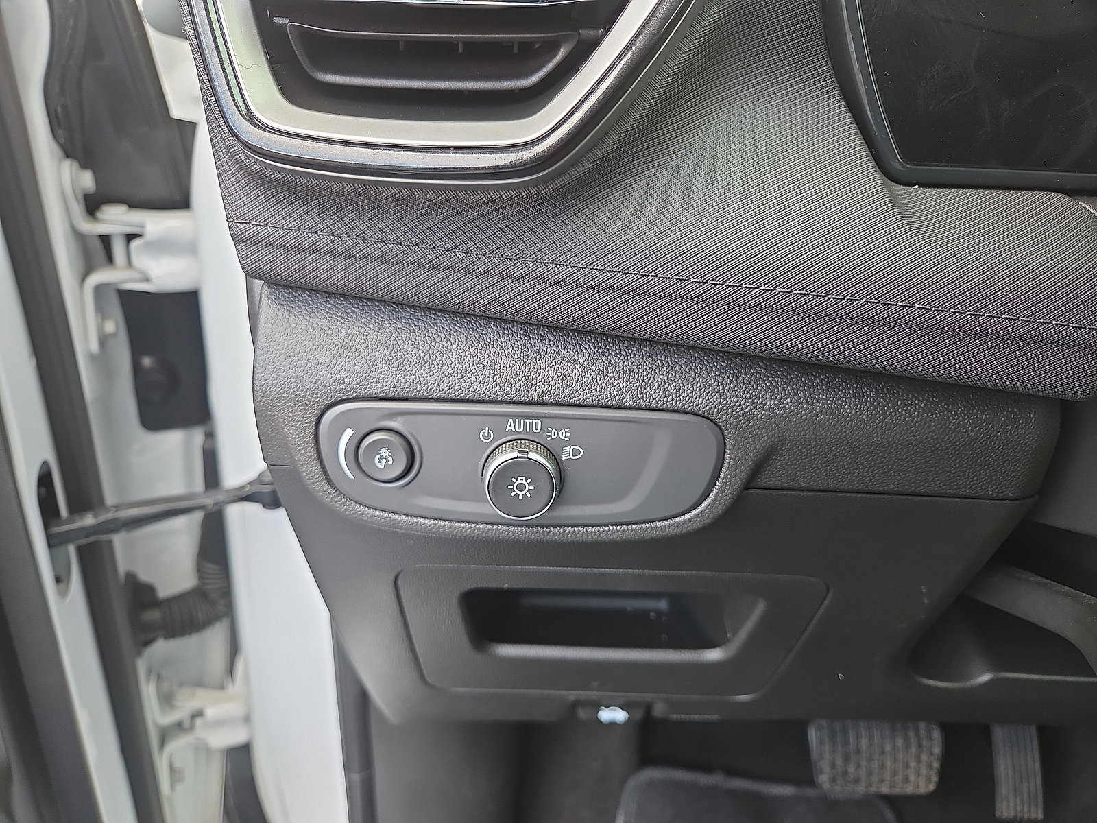 Used 2025 Chevrolet TrailBlazer LT image 29