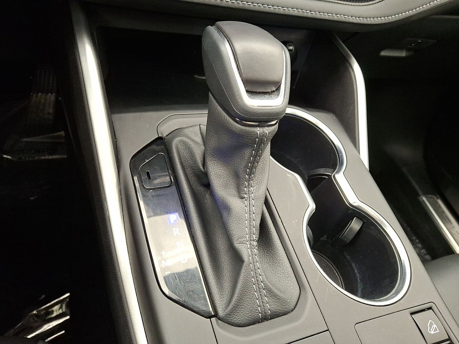 Certified 2024 Toyota Highlander XLE image 12