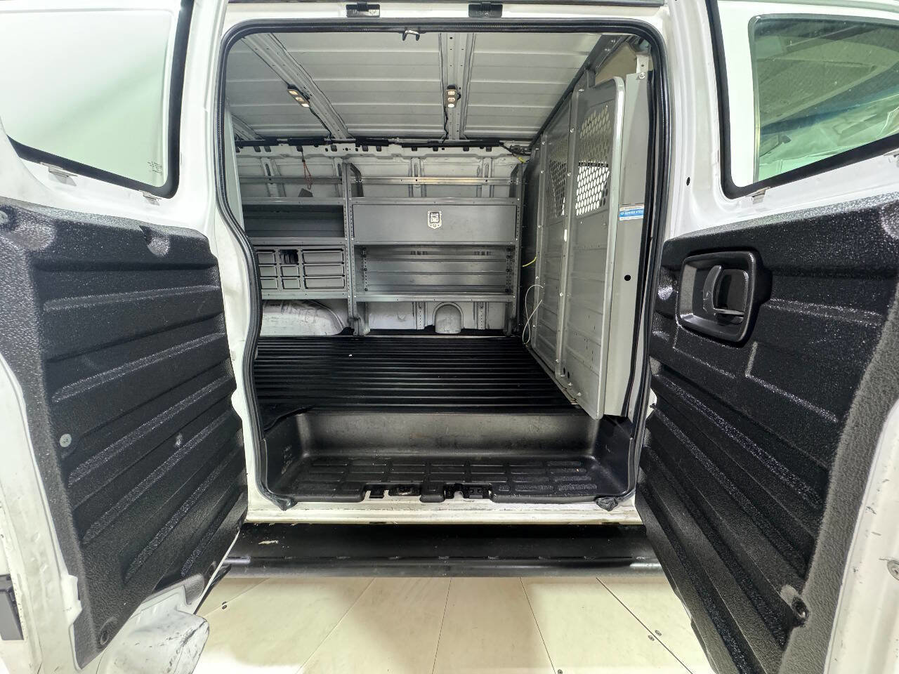 Used 2017 GMC Savana 2500 image 45