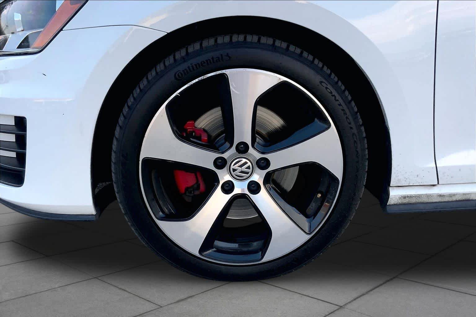 Used 2017 Volkswagen GTI SE FWD image 11