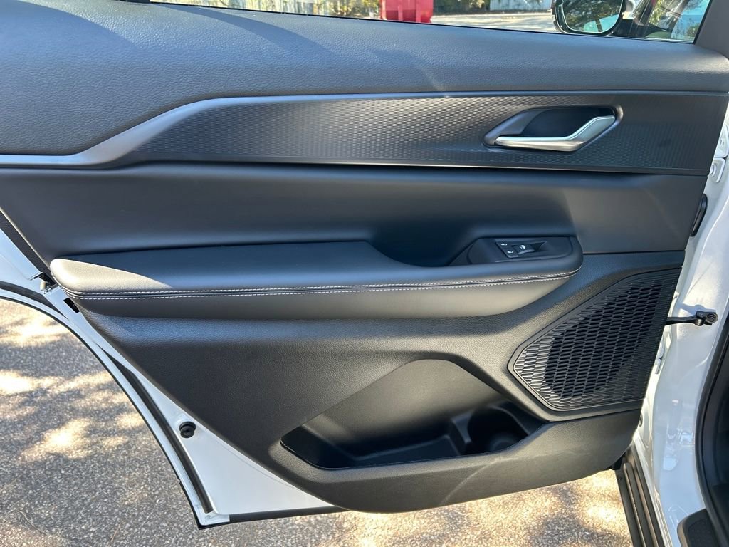 New 2025 Jeep Grand Cherokee L Altitude image 26