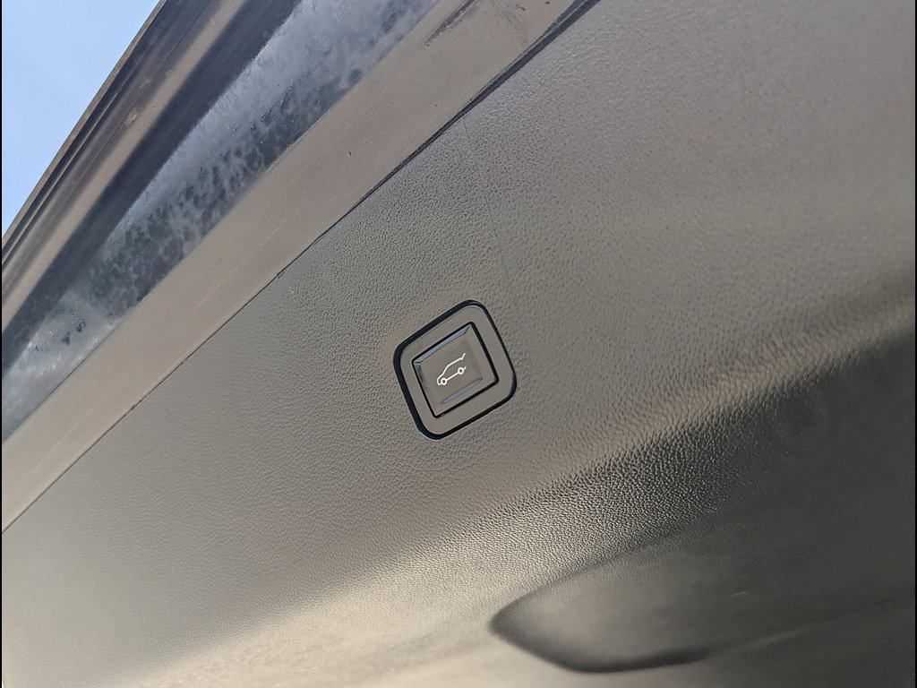 Used 2019 Chevrolet Traverse LT w/ LPO, Floor Liner Package AWD/4WD image 23