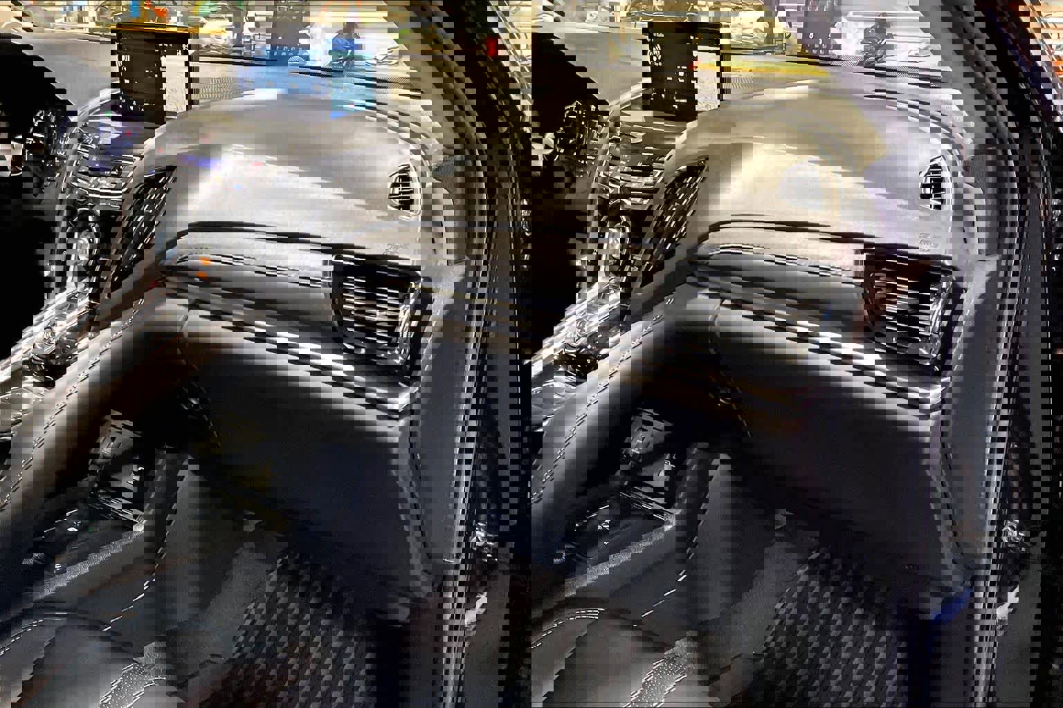 Used 2024 Acura RDX SH-AWD w/ Technology Package image 17