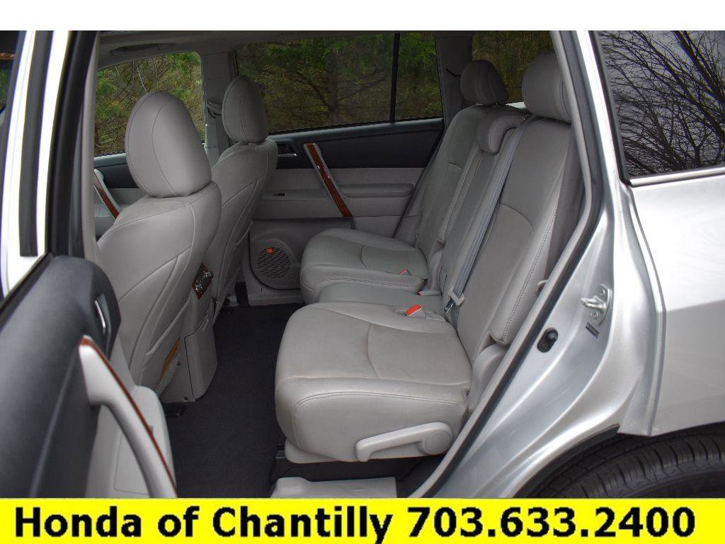 Used 2013 Toyota Highlander Limited image 29