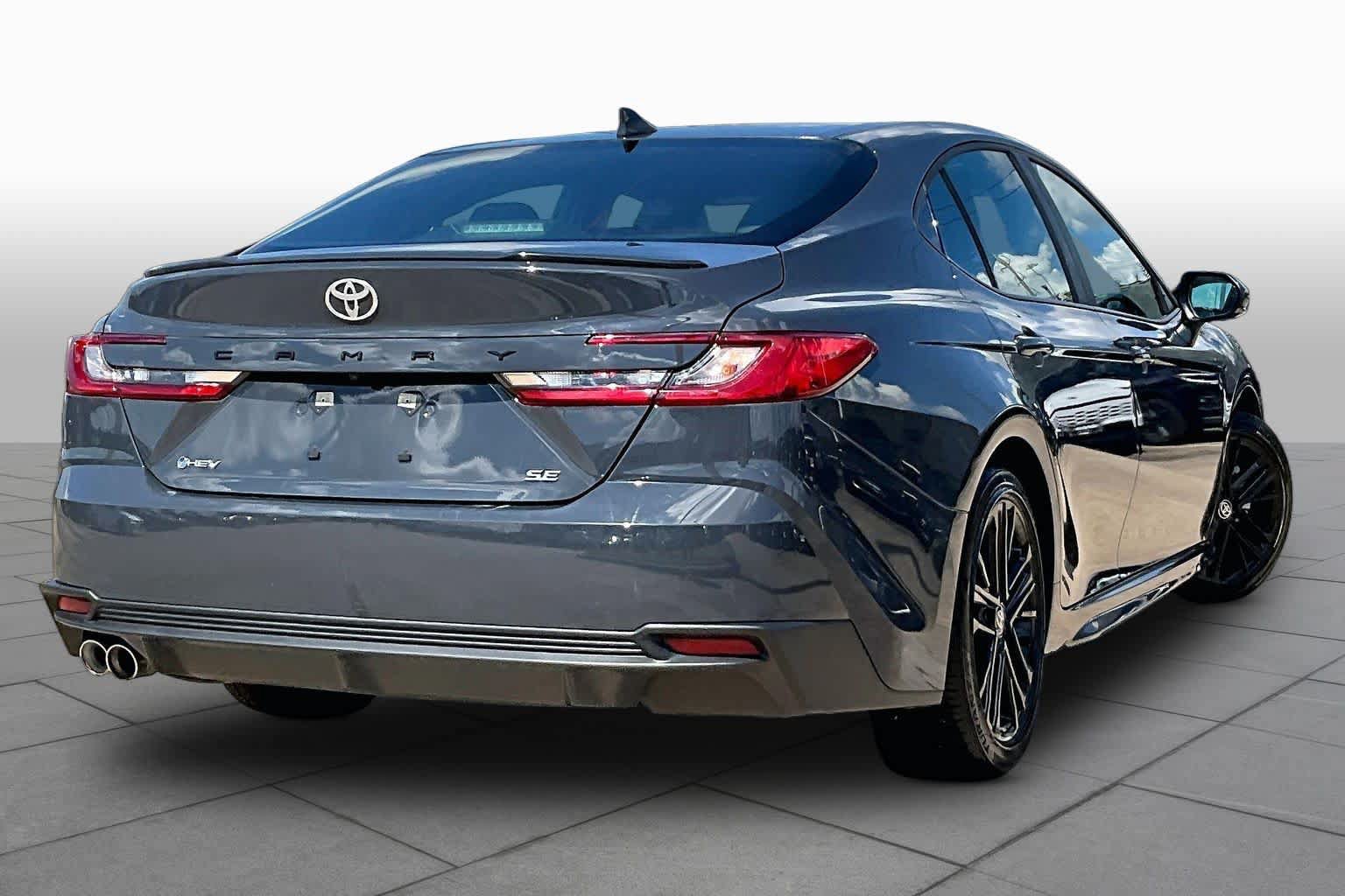 Used 2026 Toyota Camry SE FWD image 13