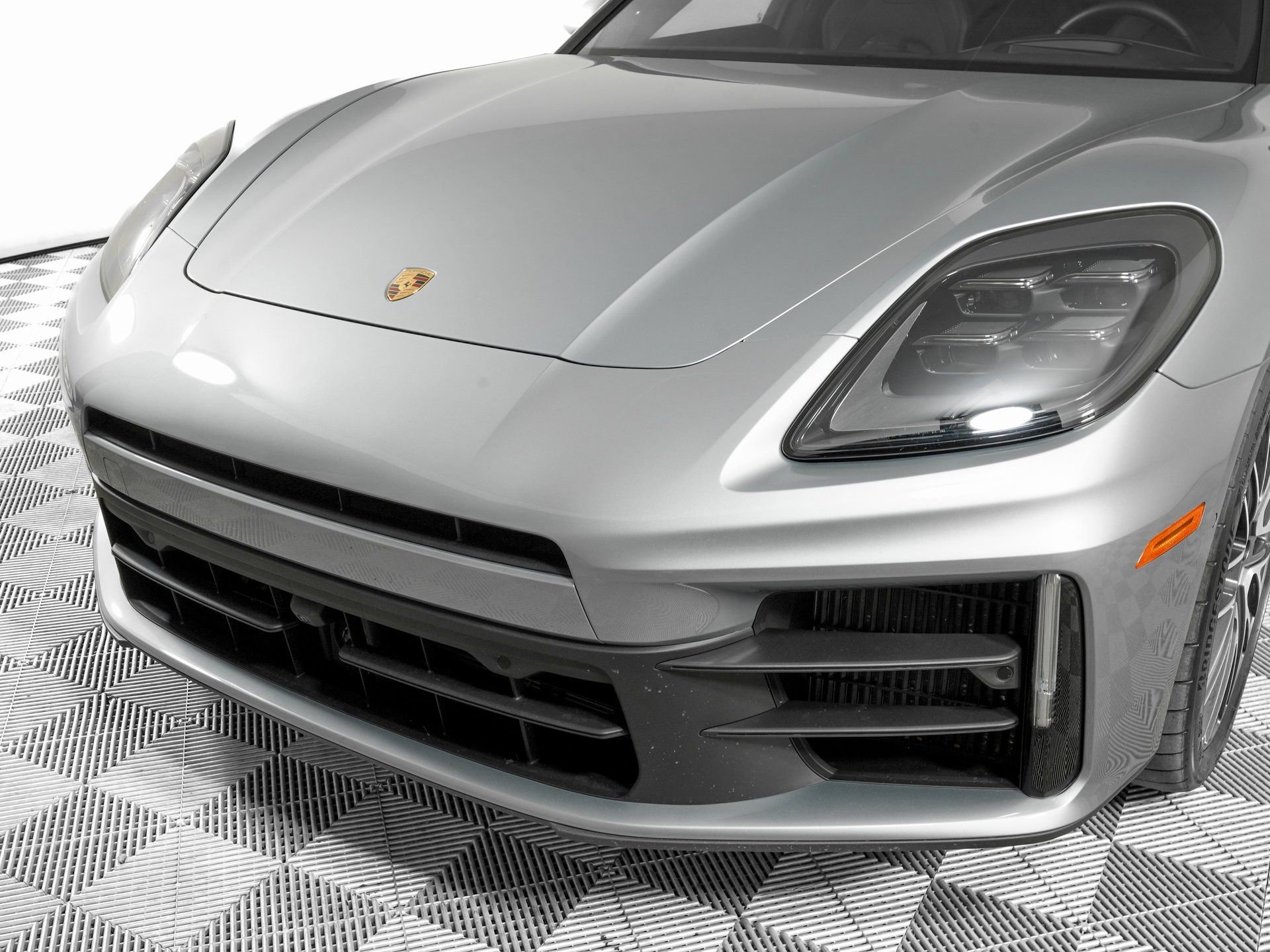 Used 2026 Porsche Panamera image 30