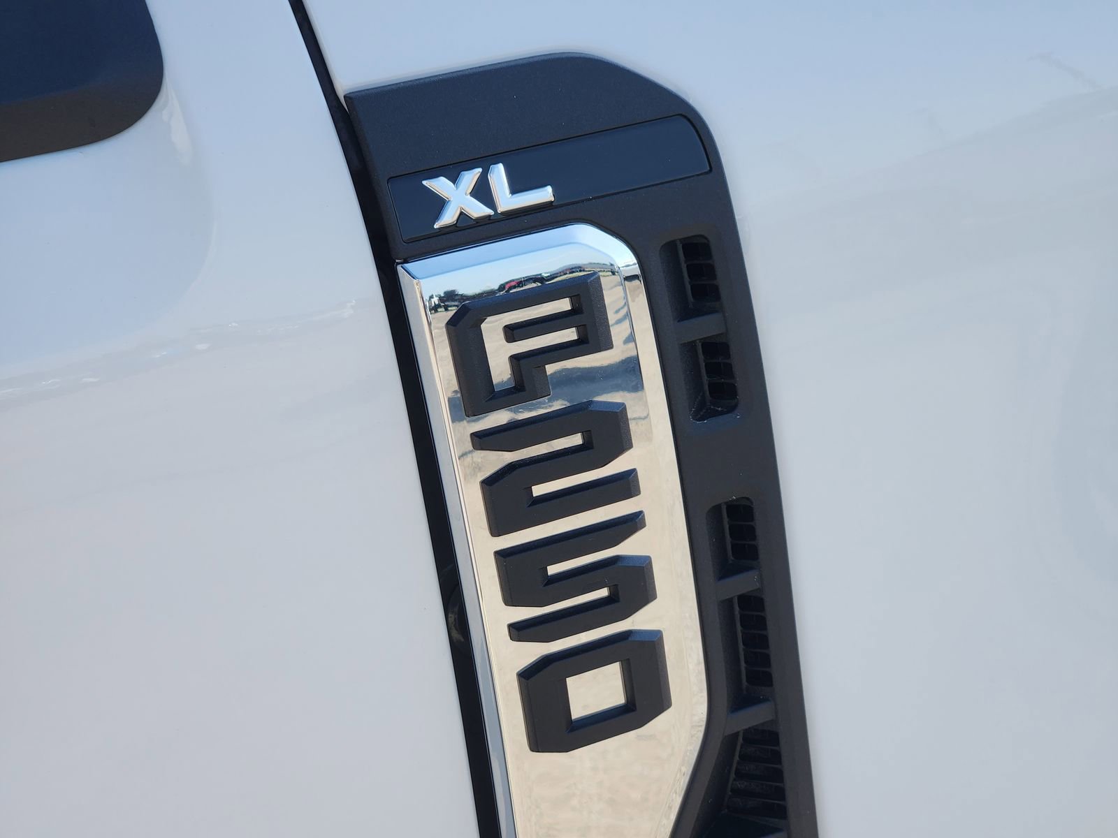 New 2025 Ford F250 XL w/ FX4 Off-Road Package image 9
