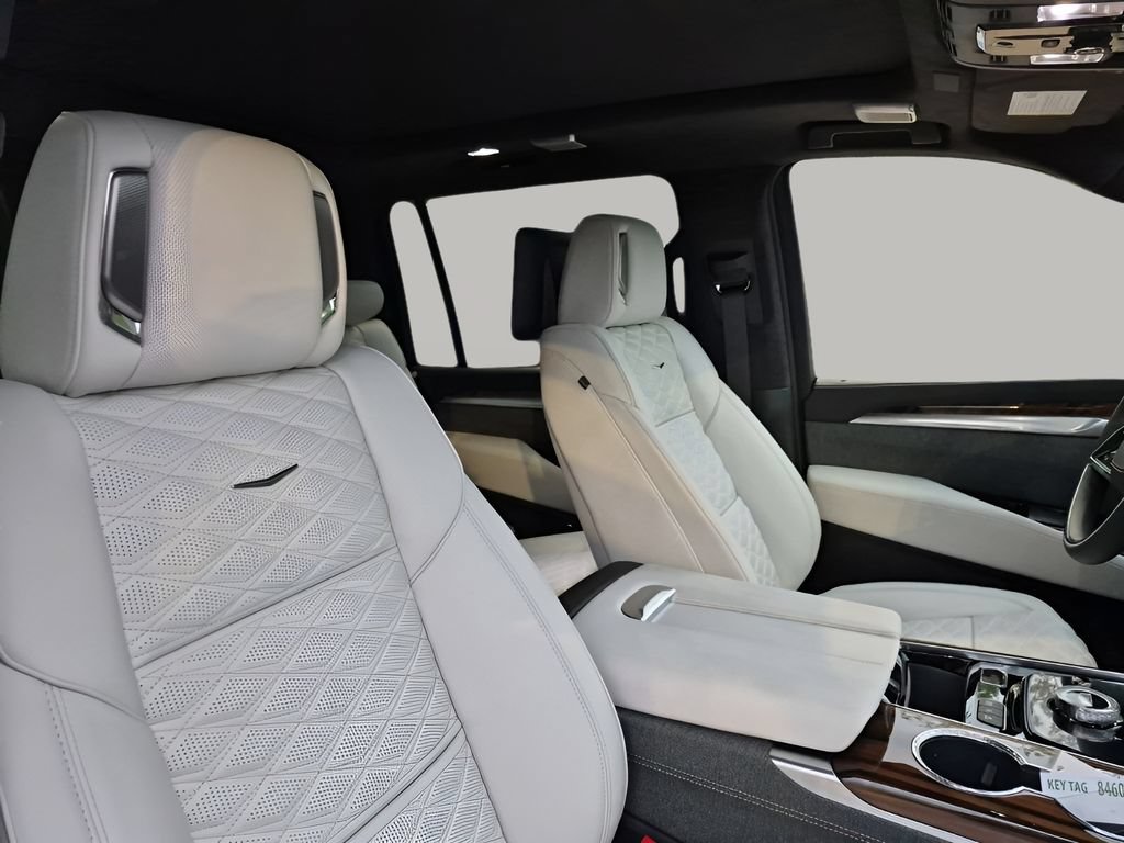 New 2026 Cadillac Escalade ESV Platinum Sport w/ LPO, ONYX Package AWD/4WD image 16