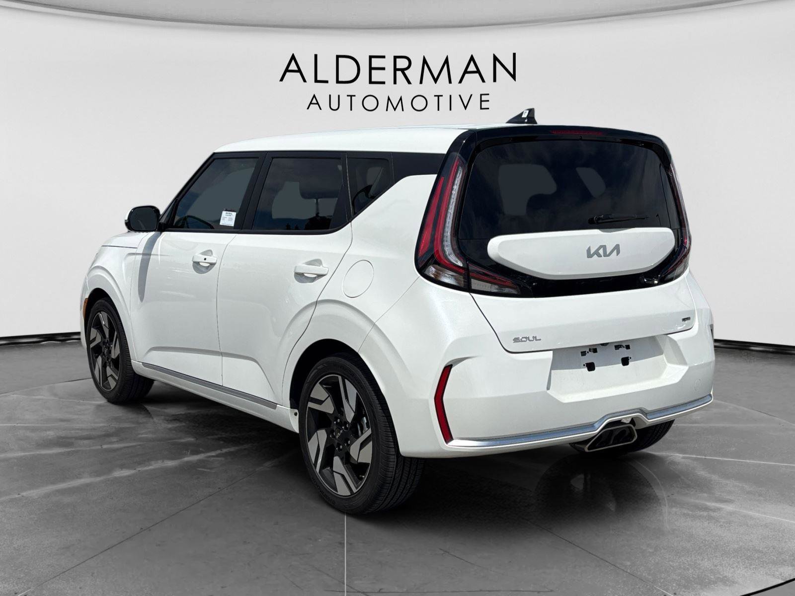 Used 2023 Kia Soul GT-Line w/ GT-Line Technology Package FWD image 3