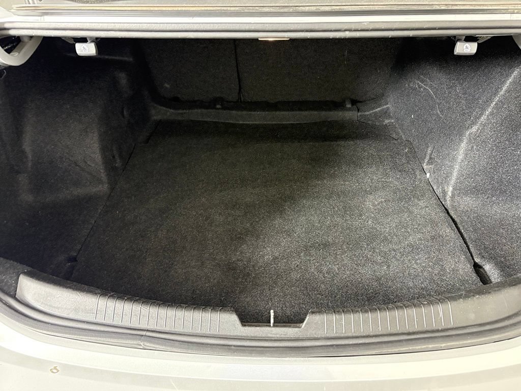 Used 2021 Chevrolet Malibu LT FWD image 38