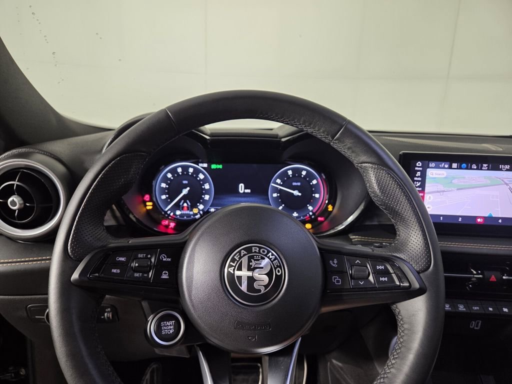 Used 2025 Alfa Romeo Tonale w/ Premium Package AWD/4WD image 14