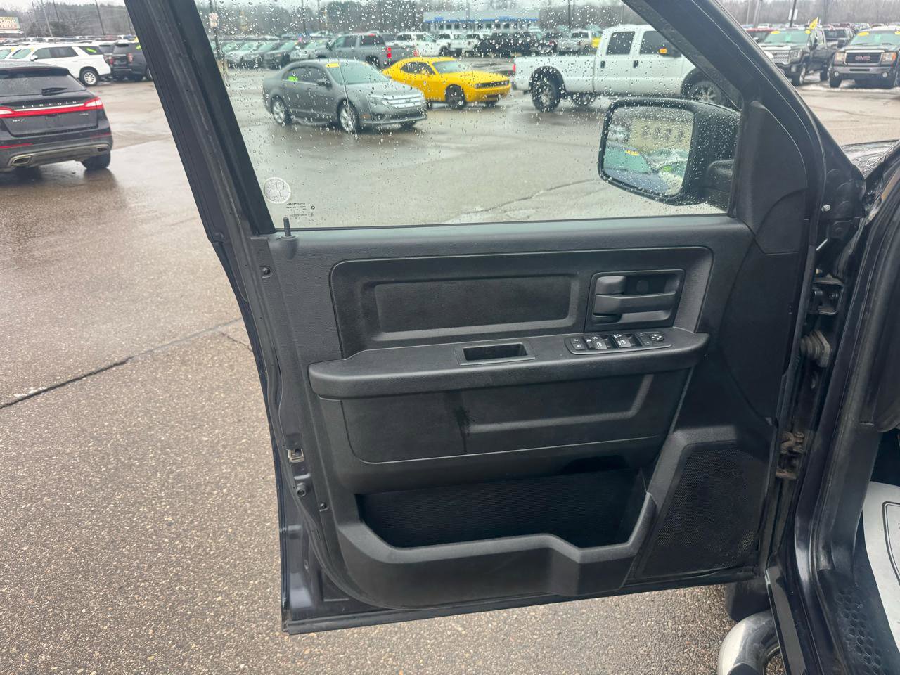 Used 2013 RAM 1500 ST w/ SXT Appearance Group AWD/4WD image 14