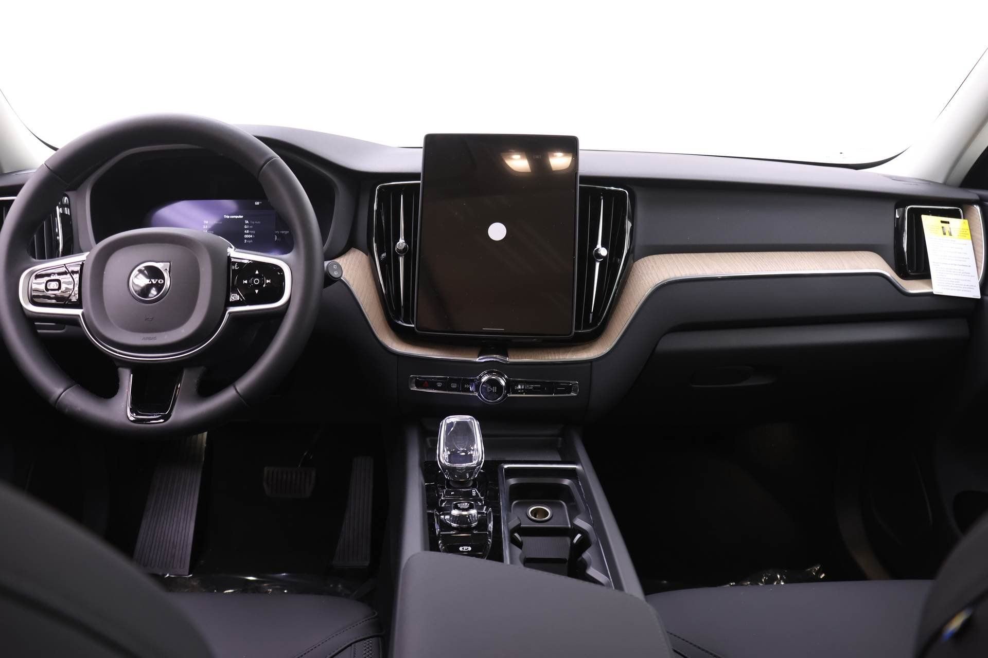 New 2026 Volvo XC60 T8 Plus w/ Protection Package Premier image 8