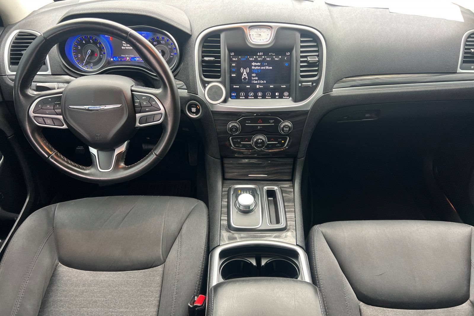 Used 2019 Chrysler 300 Touring RWD image 13