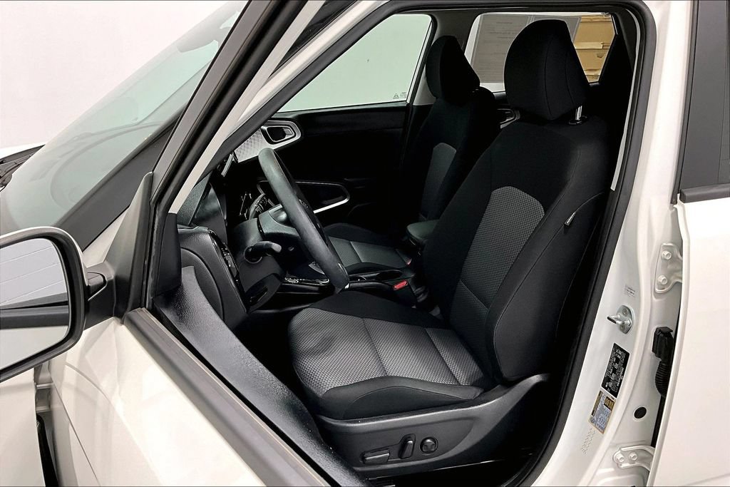 Used 2023 Kia Soul S FWD image 30