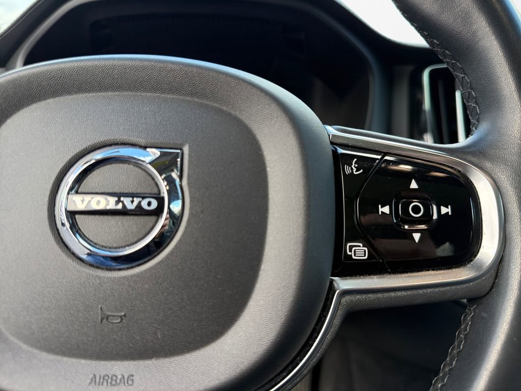 Used 2023 Volvo XC60 B6 Ultimate w/ Protection Package Premier image 26