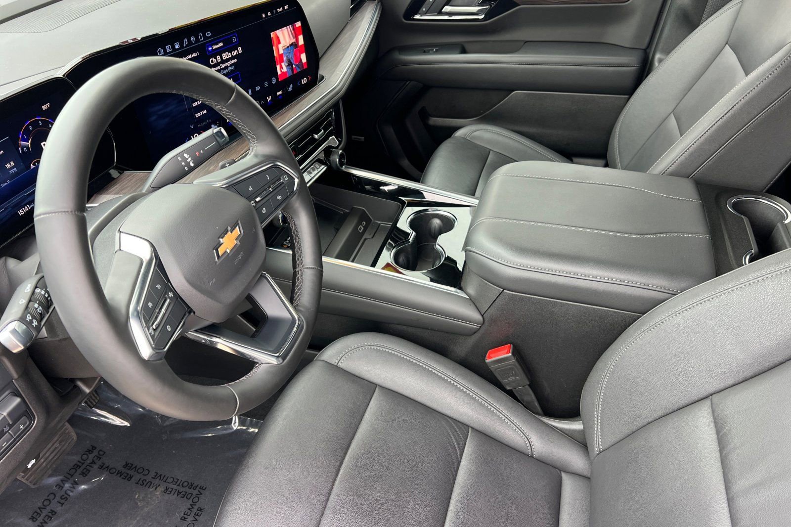 Used 2025 Chevrolet Suburban LT w/ Comfort Package image 11