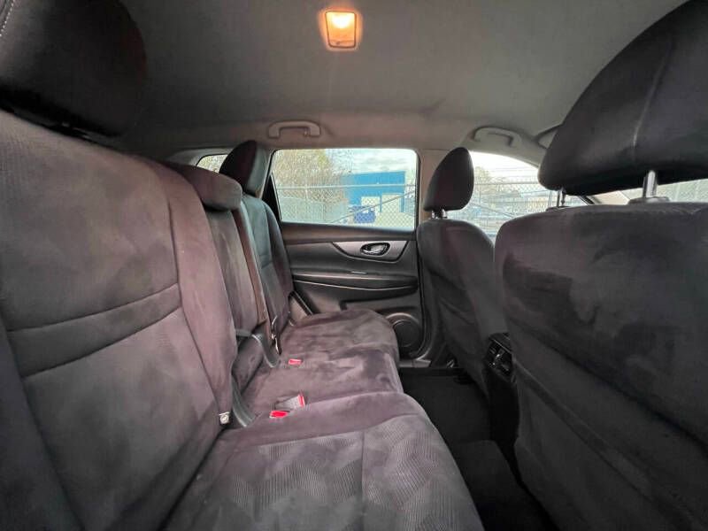 Used 2016 Nissan Rogue S image 17