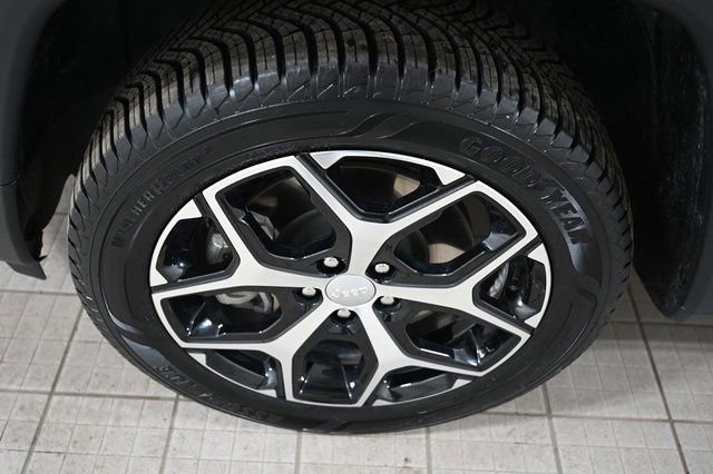 Used 2024 Jeep Compass Latitude image 17