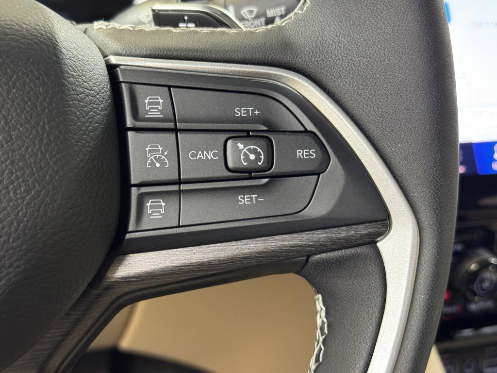 Used 2025 Jeep Grand Cherokee Limited 4xe w/ Luxury Tech Group II image 37