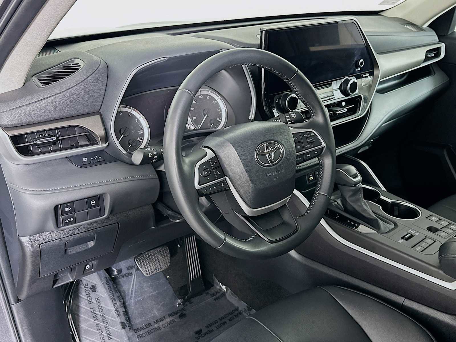 Used 2024 Toyota Highlander XLE image 9