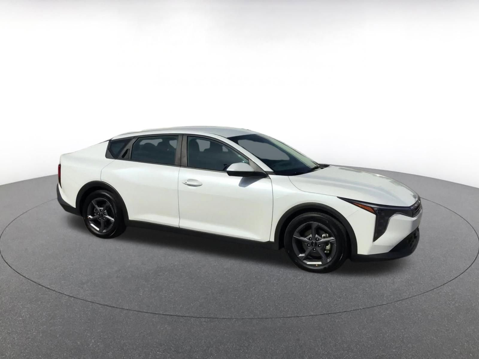 Used 2025 Kia K4 LXS image 3