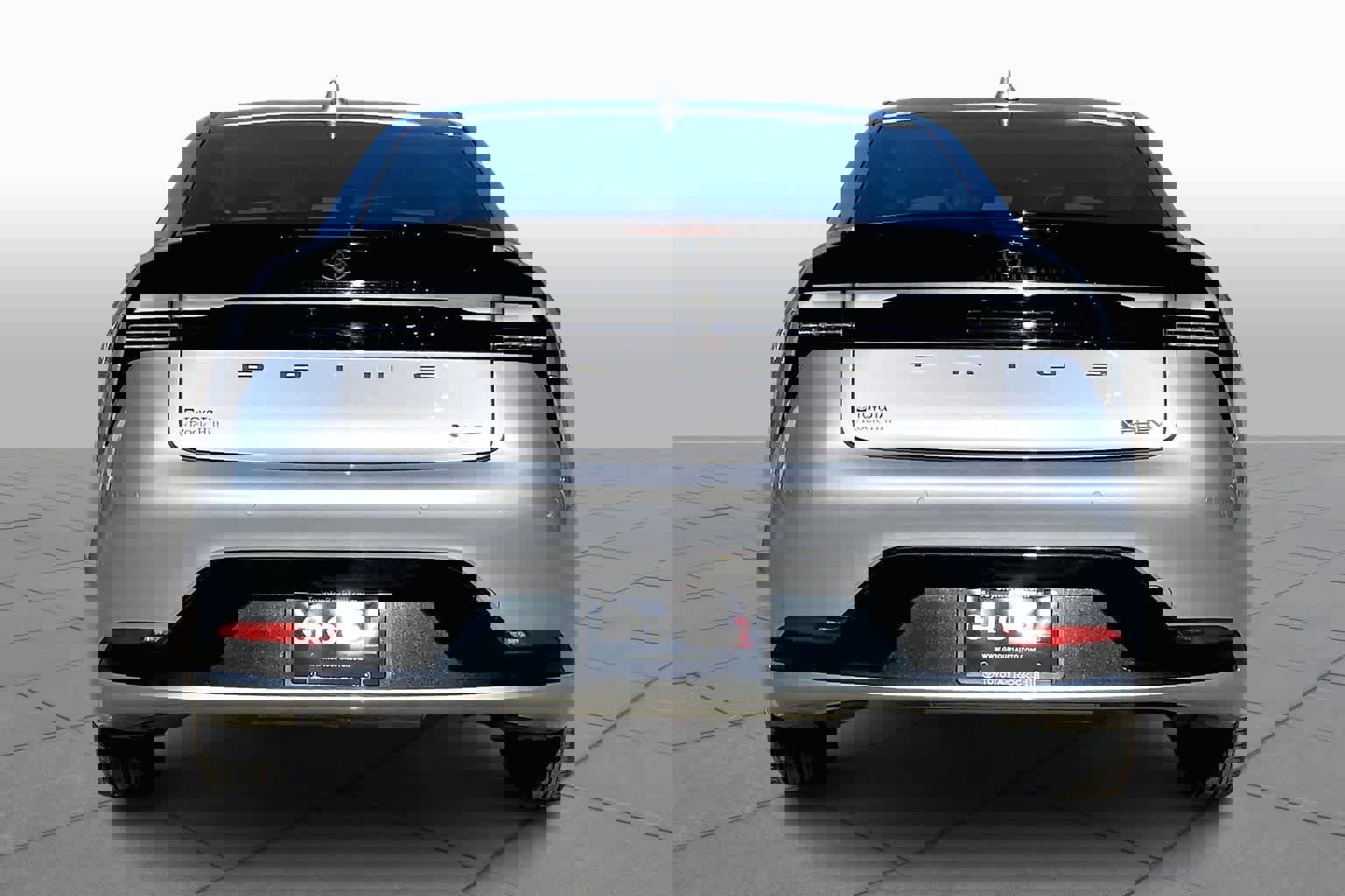 Used 2025 Toyota Prius Plug-In Hybrid image 5