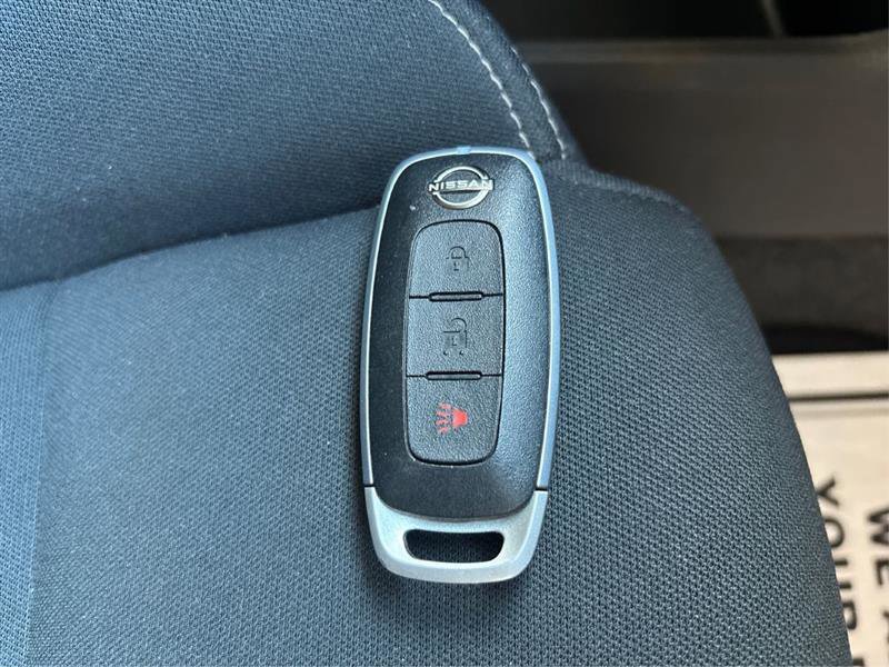 Used 2023 Nissan Rogue S image 27