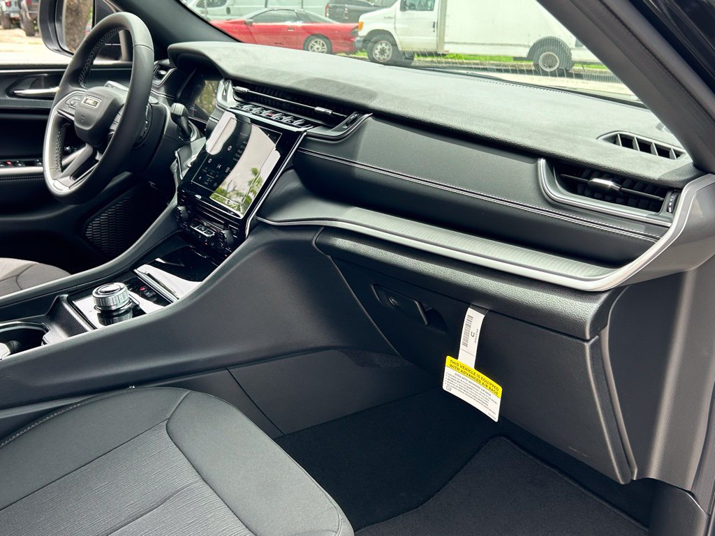 New 2024 Jeep Grand Cherokee L Laredo RWD image 20