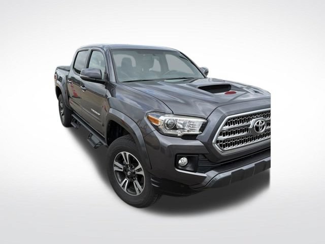 Used 2017 Toyota Tacoma TRD Sport w/ Tow Package (A/T) AWD/4WD image 13