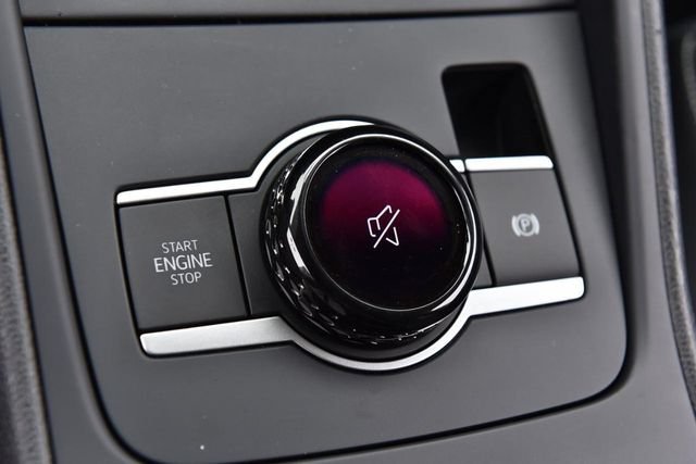 Certified 2025 Volkswagen Tiguan SE FWD image 17