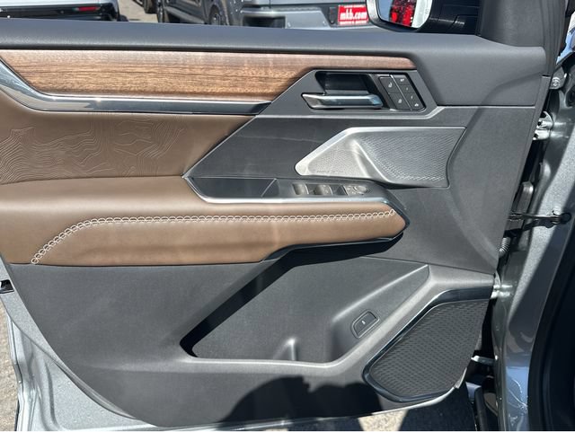 New 2026 GMC Acadia Denali Ultimate w/ LPO, Floor Liner Package AWD/4WD image 24