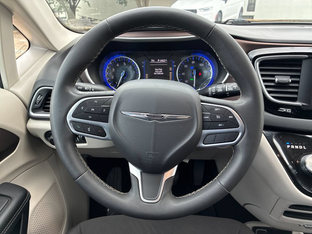 Used 2023 Chrysler Voyager LX FWD image 15