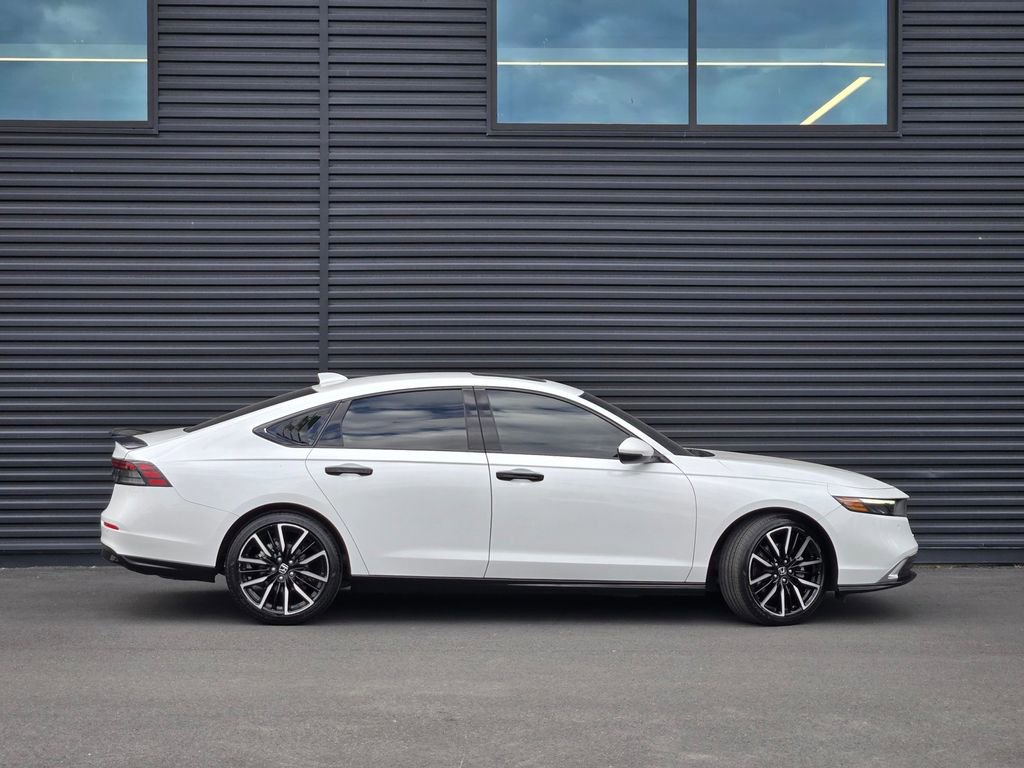 Used 2023 Honda Accord Touring image 3