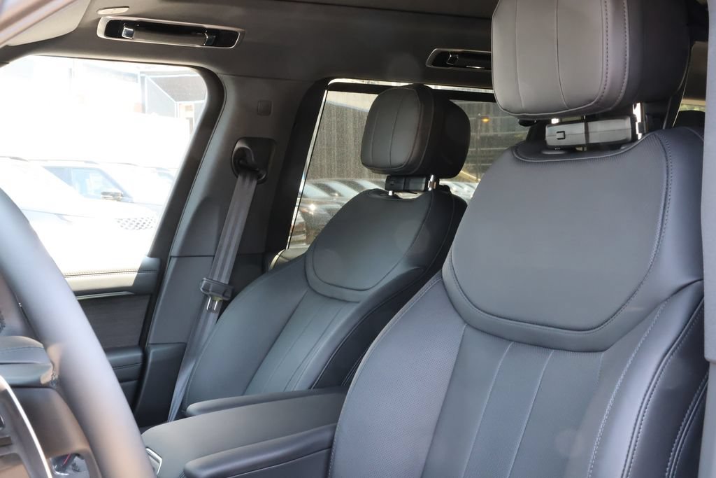 New 2026 Land Rover Range Rover Long Wheelbase SE AWD/4WD image 9
