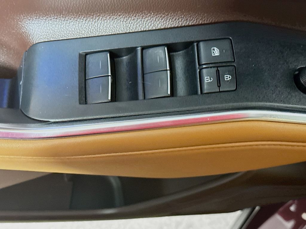 Used 2022 Toyota Highlander Platinum FWD image 17