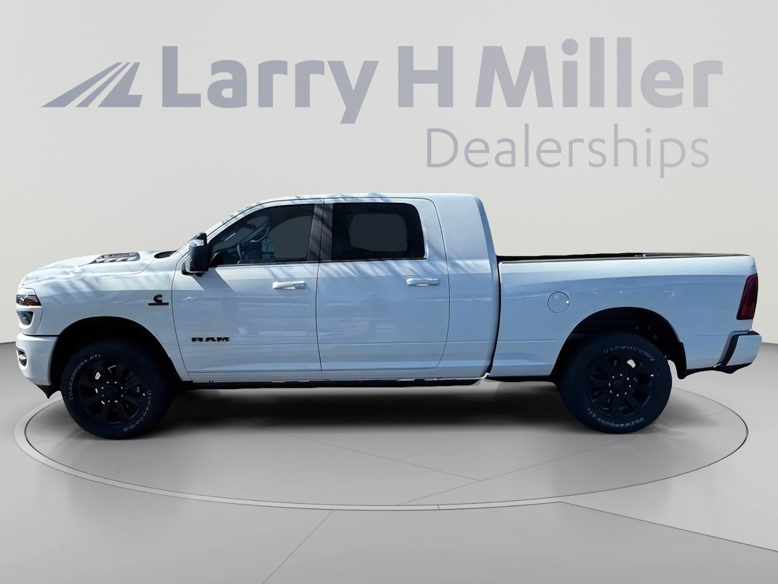 New 2026 RAM 2500 Laramie AWD/4WD image 2