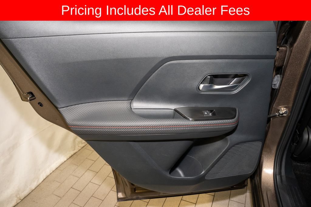 Used 2025 Nissan Kicks SR AWD/4WD image 9