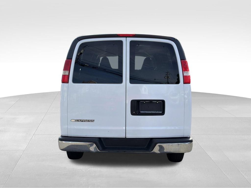 Used 2018 Chevrolet Express 3500 LT w/ LT Preferred Equipment Group RWD image 6