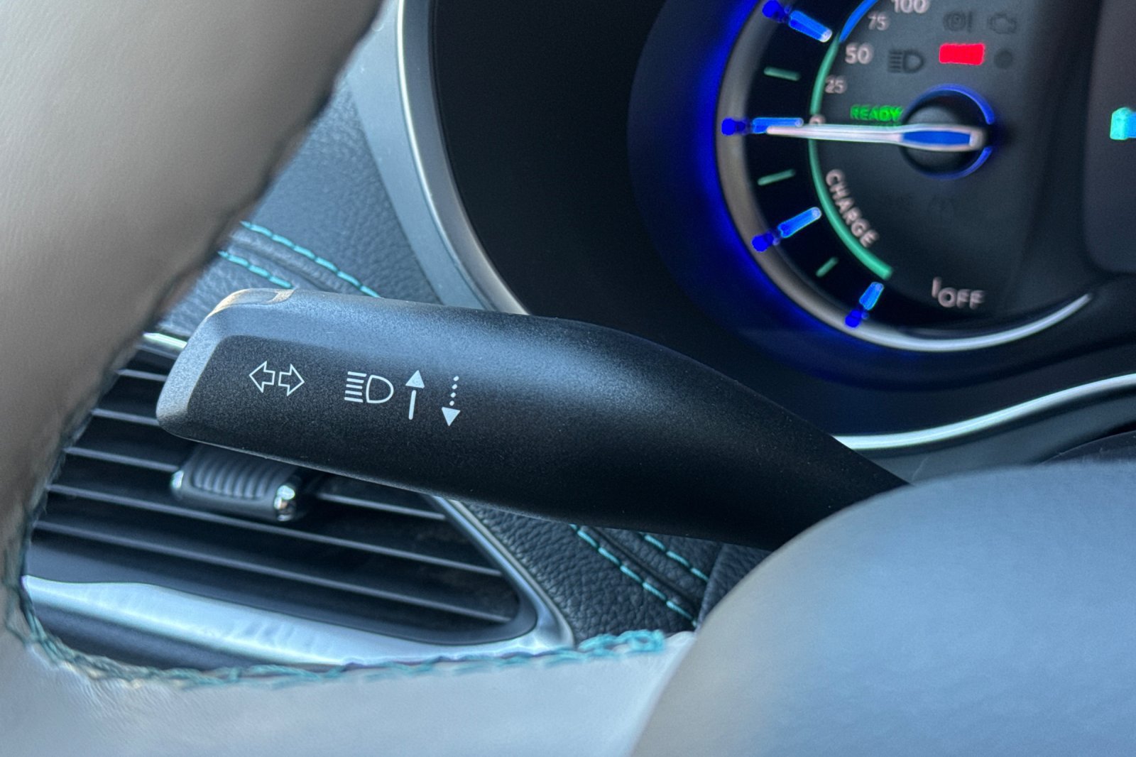 Used 2020 Chrysler Pacifica Limited w/ Advanced Safetytec Group FWD image 35