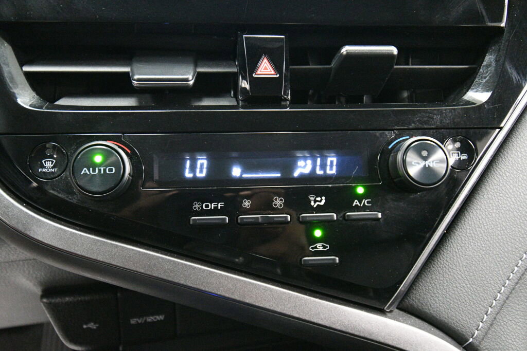 Used 2024 Toyota Camry SE image 15