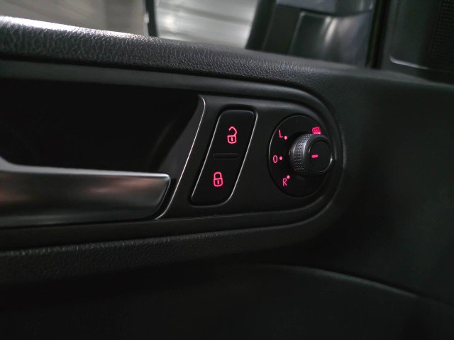 Used 2019 Volkswagen Beetle 2.0T S image 27